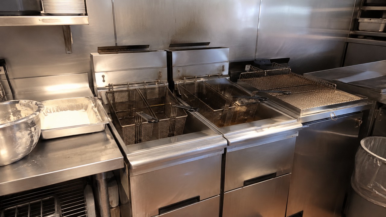 Linea di friggitrice per ristorazione in cucina professionale 3