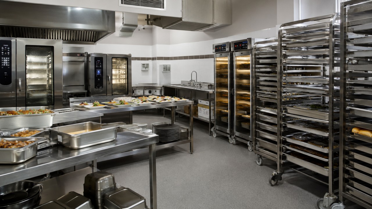 attrezzatura catering professionale per preparazione trasporto e servizio 2