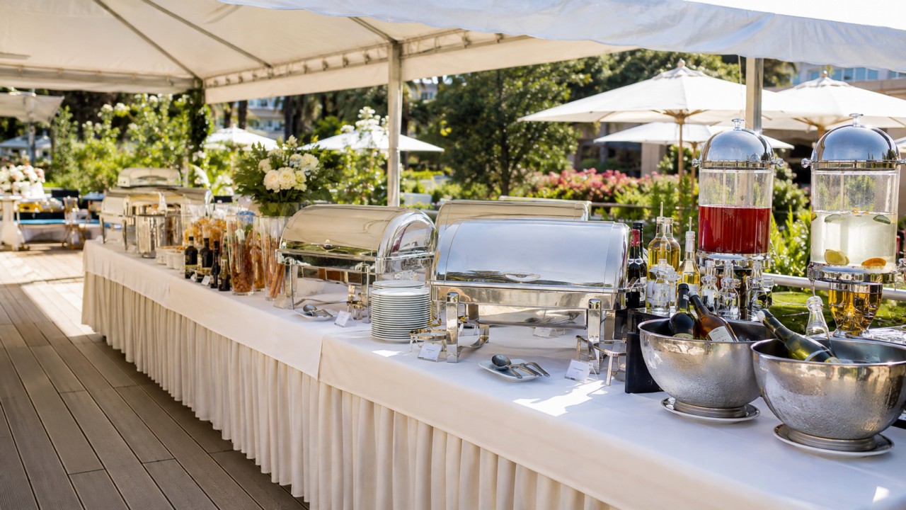 attrezzatura catering professionale per preparazione trasporto e servizio 4