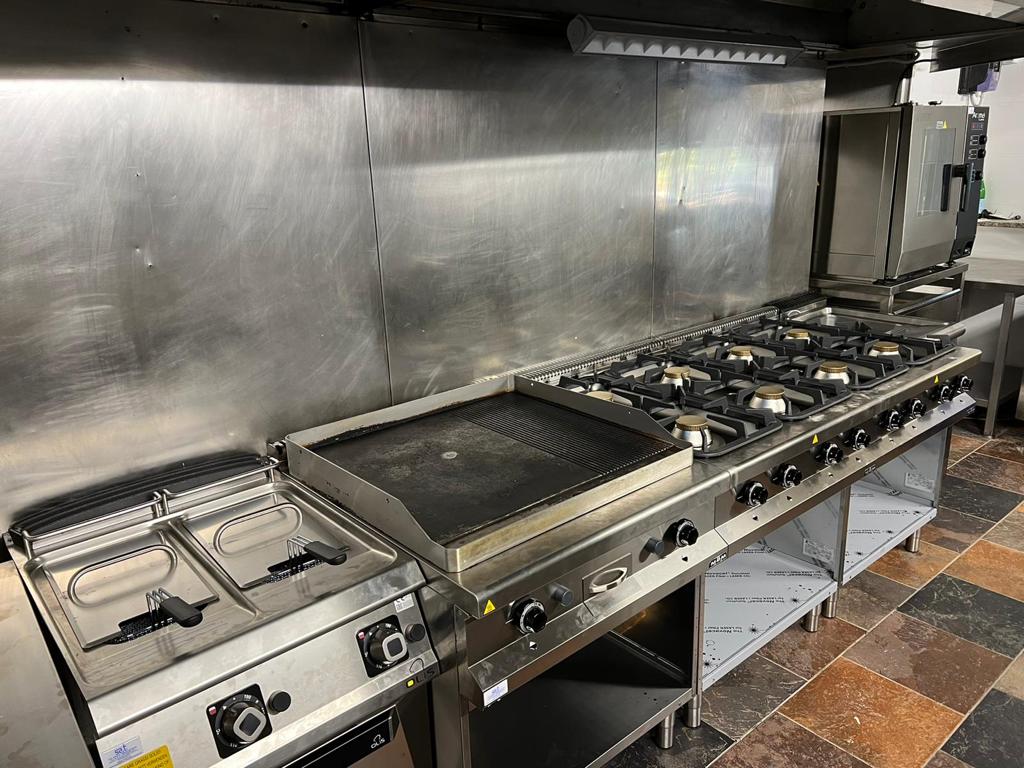 Linea di cuocipasta professionali in cucina professionale 4