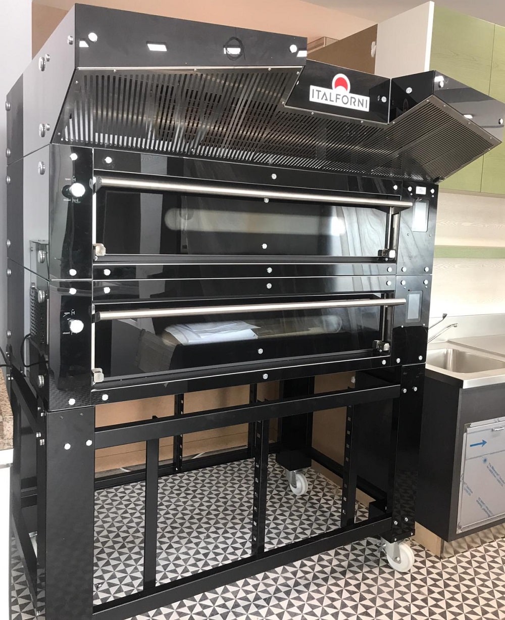 Linea completa di attrezzatura per pizzerie professionali